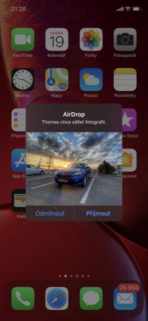 Přijmutí fotografie přes AirDrop v iOS