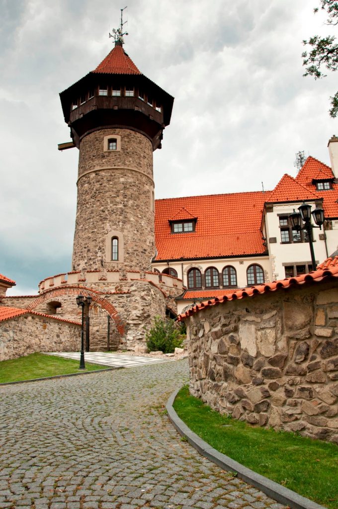 Pohled na vyhlídkovou věž hradu Hněvín
